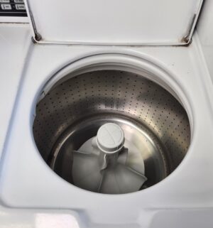 j71- Speed Queen Commercial Top Load Washer. No Panel or Coin Slot Keys. - Image 4