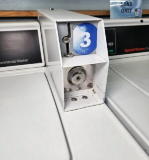j73- Speed Queen Commercial Top Load Washer. No Panel or Coin Slot Keys. - Image 3