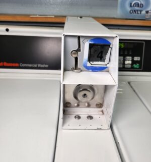 j74- Speed Queen Commercial Top Load Washer. No Panel or Coin Slot Keys. - Image 3