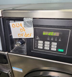 j77- Speed Queen Commercial Front Load Washer. No Panel or Coin Slot Keys. Out of Order Sign - Image 2