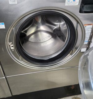 j79- Speed Queen Commercial Front Load Washer. No Panel or Coin Slot Keys. - Image 4