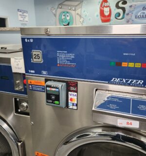 j84- Dexter Commercial Washer. T-900. 6 Load. No Panel or Coin Slot Keys. - Image 2