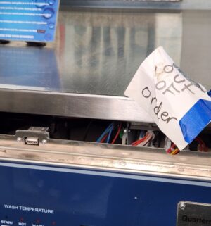 j85- Dexter Commercial Washer. T-900. 6 Load. No Panel or Coin Slot Keys. Top Panel Open Out of Order Sign - Image 7