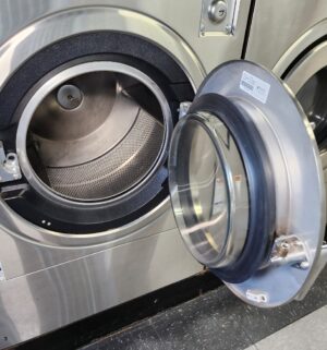 j90- Speed Queen Commercial Washer Model SCT030. No Panel or Coin Slot Keys. Out of Order Sign - Image 3