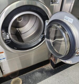 j96- Speed Queen Commercial Washer Model SCT030. No Panel or Coin Slot Keys - Image 4