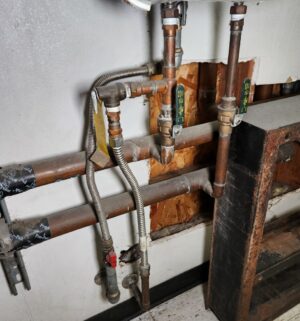 j98- Paloma Gas Water Heater Model PH-24AM-DN. Buyer to Carefully Remove & Disconnect. - Image 3