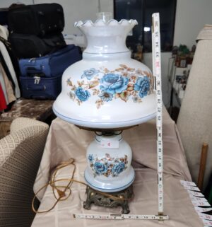 L4- vintage "Gone With the Wind" style hurricane lamp