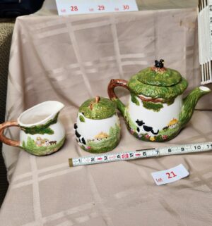 L21- Cows Creamer Set