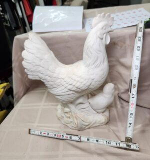 L28- Ceramic Chicken w/ Chick Statue - Image 3