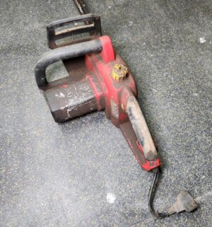 L32- Homelite 16 inch Electric Chainsaw. Tested/Works - Image 2