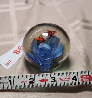 L86- Vintage Paperweight - Image 1