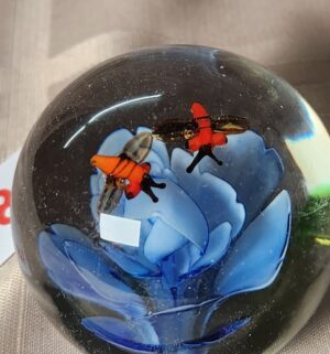 L86- Vintage Paperweight - Image 2