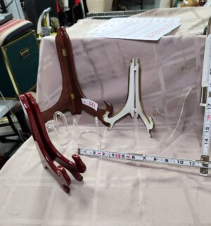L121- Plate Holders - Image 1