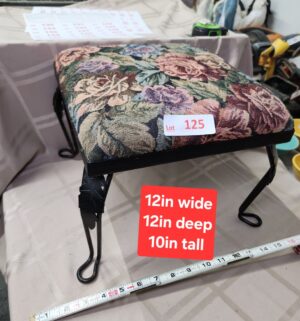 L125- Metal Leg Stool - Image 1