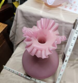 L140- Antique European Pink Glass Ruffled Vase - Image 2