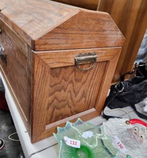 L146- Wooden battery box for a Ford Model T - Image 4