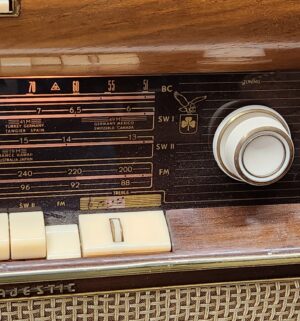 L147- Grundig Majestic 7005 Radio/Phono Receiver. Radio. Stereo. Speakers work. Record Player Spins. GREAT SOUND! - Image 4