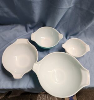 L157- Vintage Pyrex "Amish Butterprint" Cinderella mixing bowls - Image 5