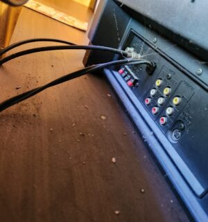 m1- Vintage Mitsubishi 27 inch TV w/ Remote. Works. Great for vintage video games - Image 3
