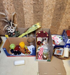 m3- boxes of candles, misc d?cor, household items, fake flowers