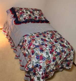 m25- Twin Bedding & Pillows Only