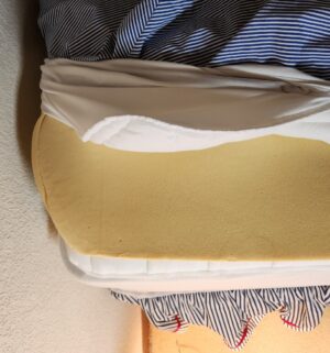 m25- Twin Bedding & Pillows Only - Image 3