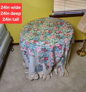 m36- Craft Table - Image 1