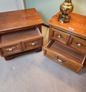 m40- Pair of Thomasville Night Stands - Image 3