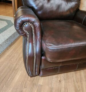 m59- Stunning Lane Leather Recliner. Beautiful Condition - Image 3