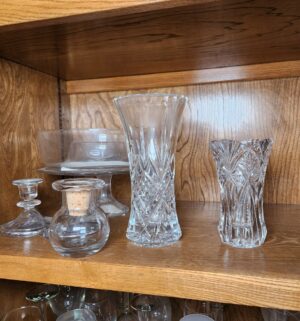 m70- Shelf of crystal vases - Image 2