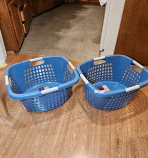 m74- 2 laundry baskets - Image 1