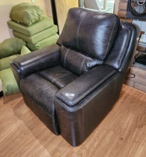 m82- Flexsteel Home Electric Recliner w/ USB Ports. Amazing Condition - Image 1
