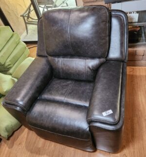 m82- Flexsteel Home Electric Recliner w/ USB Ports. Amazing Condition - Image 2
