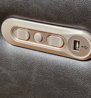 m82- Flexsteel Home Electric Recliner w/ USB Ports. Amazing Condition - Image 3