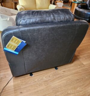 m82- Flexsteel Home Electric Recliner w/ USB Ports. Amazing Condition - Image 6