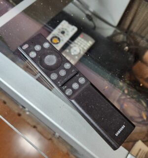m87- Samsung 55 inch Smart TV w/ remote. Fully Tested/Works - Image 2