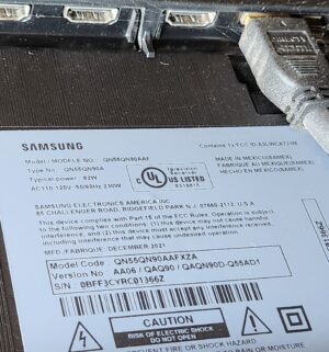 m87- Samsung 55 inch Smart TV w/ remote. Fully Tested/Works - Image 4