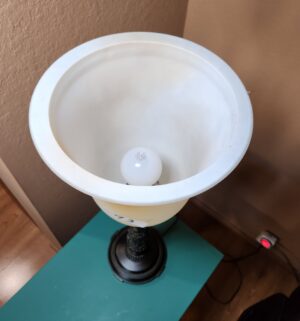 m93- Glass Shade Table Lamp - Image 2