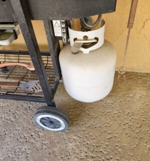 m99- Weber BBQ w/ Tank - Image 3