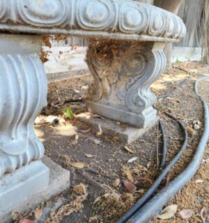 o9- 3 Piece Cement Bench. Very Good Shape - Image 4