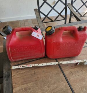 o21- Gas Cans