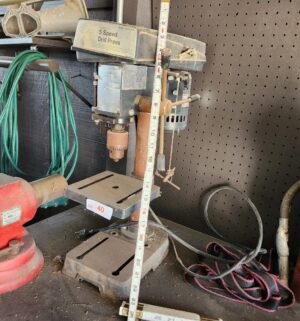 o40- Older 5 Speed Drill Press. 1/3hp 1/2in chuck. Tested/Works