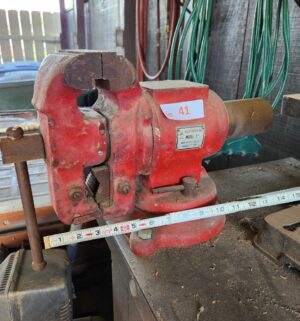 o41- JIR Vise Model 5. Buyer to unbolt