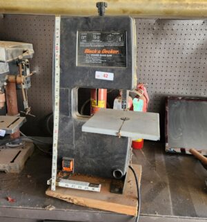 o42- Black & Decker Power Band Saw. Tested/works