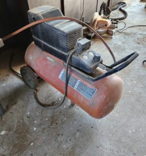 o52- Craftsman 25 gal electric air compressor w/ hose. Tested/works - Image 4