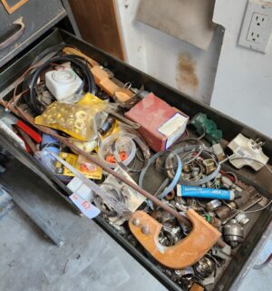 o62- contents of the cabinet