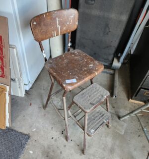 o64- vintage step chair