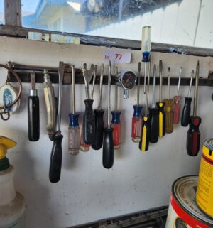o77- tools w/ magnetic rack