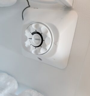 o91- Very Large Kenmore Freezer - Image 4