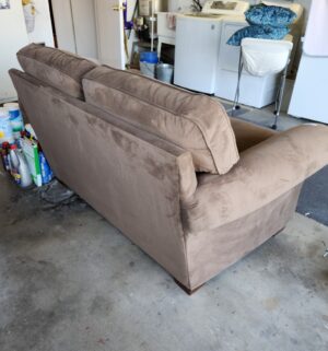 o93- Broyhill Loveseat Sofa. Moved to garage. Very Clean. Good Shape - Image 4
